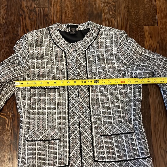 Ladies 70% silk jacket, check out the beautiful plaid - Picture 9 of 9